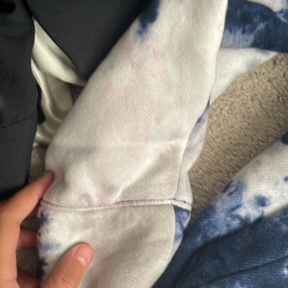 holister sweatshirt - Picture 3 of 3